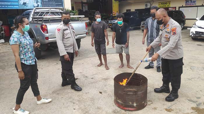 Polisi Musnahkan 2.373 Kilogram Ganja di Jayapura
