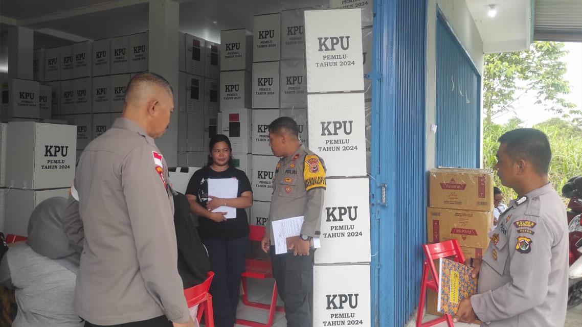 Dua Minggu Jelang Pencoblosan, Polres Keerom Intens Mengecek Logistik Pemilu