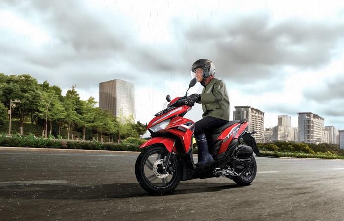Tetap Berkendara Aman Saat Hujan, Berikut Tips yang Dibagi Astra Motor Papua