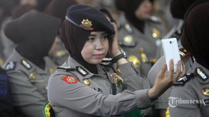 16012022-polwan-polda-sulsel-resmi-menggunakan-jilbab.jpg