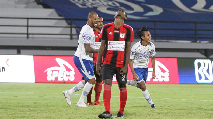 18022022-persipura_vs_persib-6.jpg
