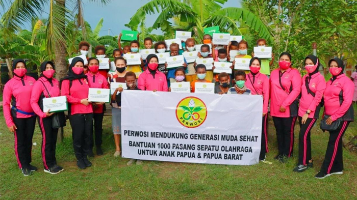 Perwosi: 96 Pasang Sepatu Olahraga Untuk Anak-anak Merauke