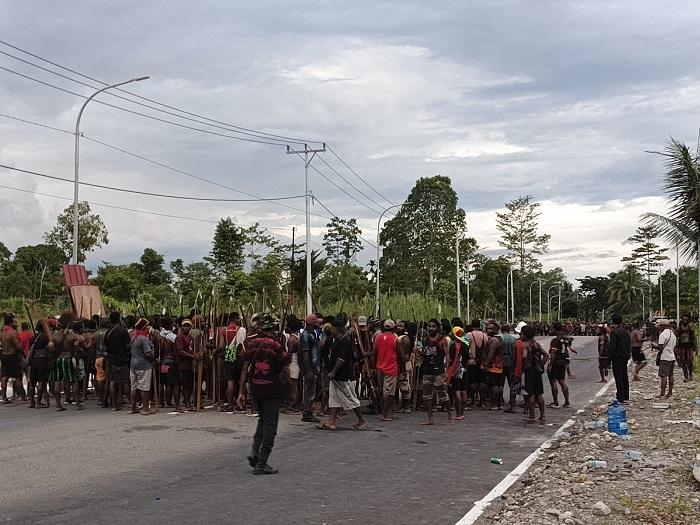 Konflik Lama Antar-saudara di Timika Mencuat Kembali, Satu Mobil Dibakar