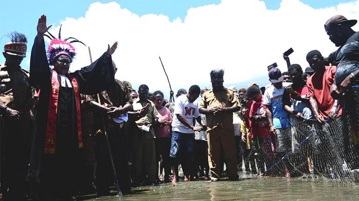 30082023-pembukaan_sasi_di_yapen-1.jpg