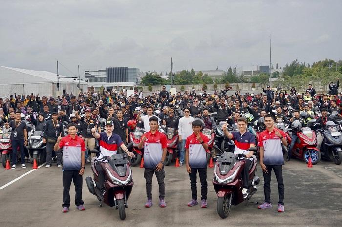 Berkah Punya PCX, 500 Bikers Honda Ditemui Dua Pebalap MotoGP