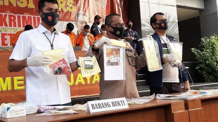 56-lelaki-kepergok-tengah-melakukan-perbuataan-asusila-dalam-pesta-gay.jpg