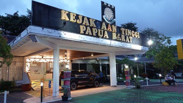 Aktivitas-di-Kantor-Kejaksaan-Tinggi-Papua-Barat.jpg