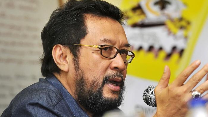 Anggota-DPD-RI-Dapil-Papua-Yorrys-Raweyaif.jpg