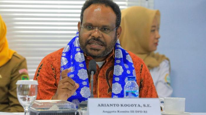 Anggota-DPD-RI-perwakilan-Papua-Pegunungan-Arianto-Kogoya.jpg