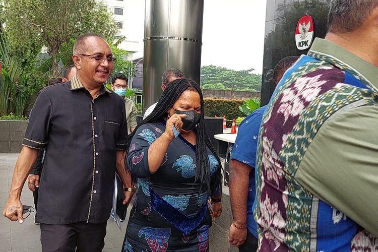 Yulce Wenda dan Astract Bona Menolak Bersaksi untuk Berkas Perkara Lukas Enembe