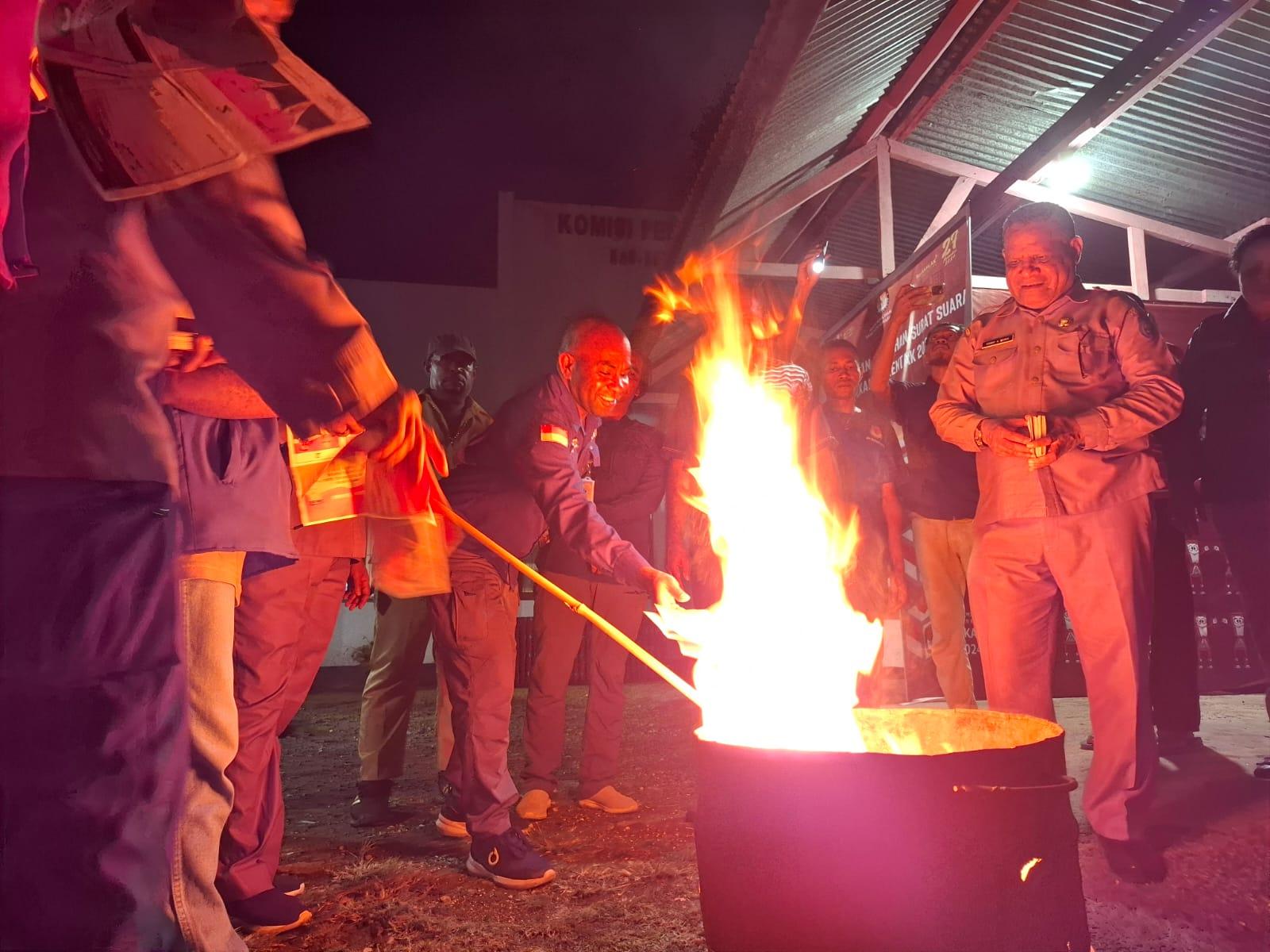 Bakar-Surat-Suara-Rusak.jpg