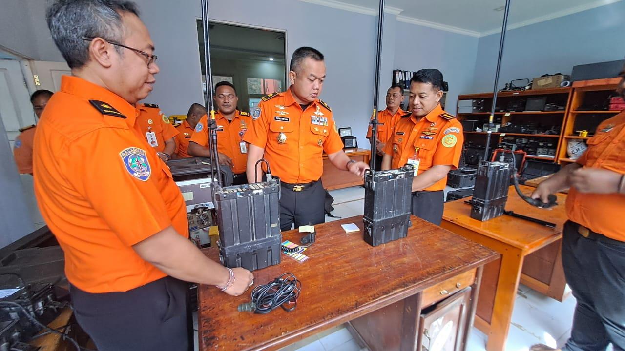 Dirsiskom Basarnas Tinjau Sistem Komunikasi di  Kantor SAR Jayapura