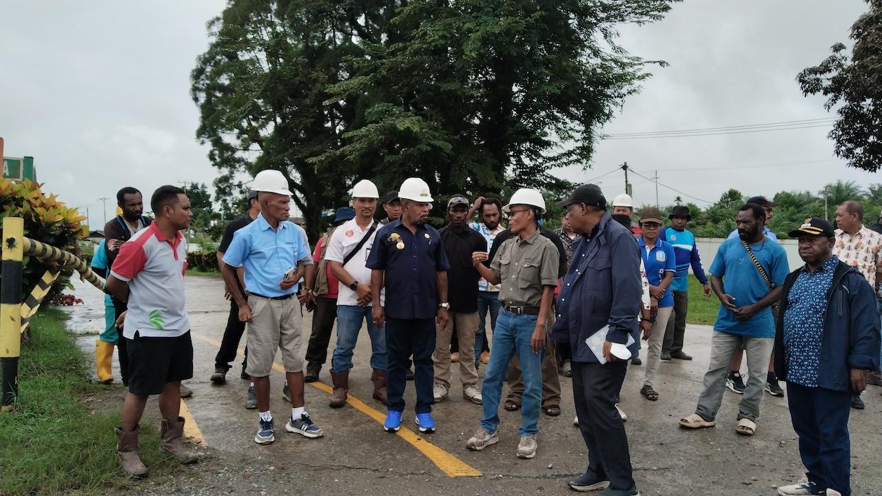 Bupati Jayapura, Yunus Wonda Minta PT Sinar Mas Perhatikan SDM dan Layanan Kesehatan Buruh Sawit