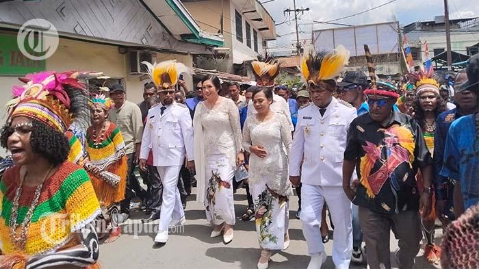 DILANTIK-Penyambutan-Bupati-dan-Wakil-Bupati-Jayapur.jpg