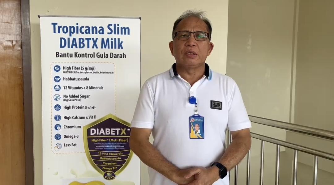 Direktur-RS-Dian-Harapan-Jon-Paat.jpg