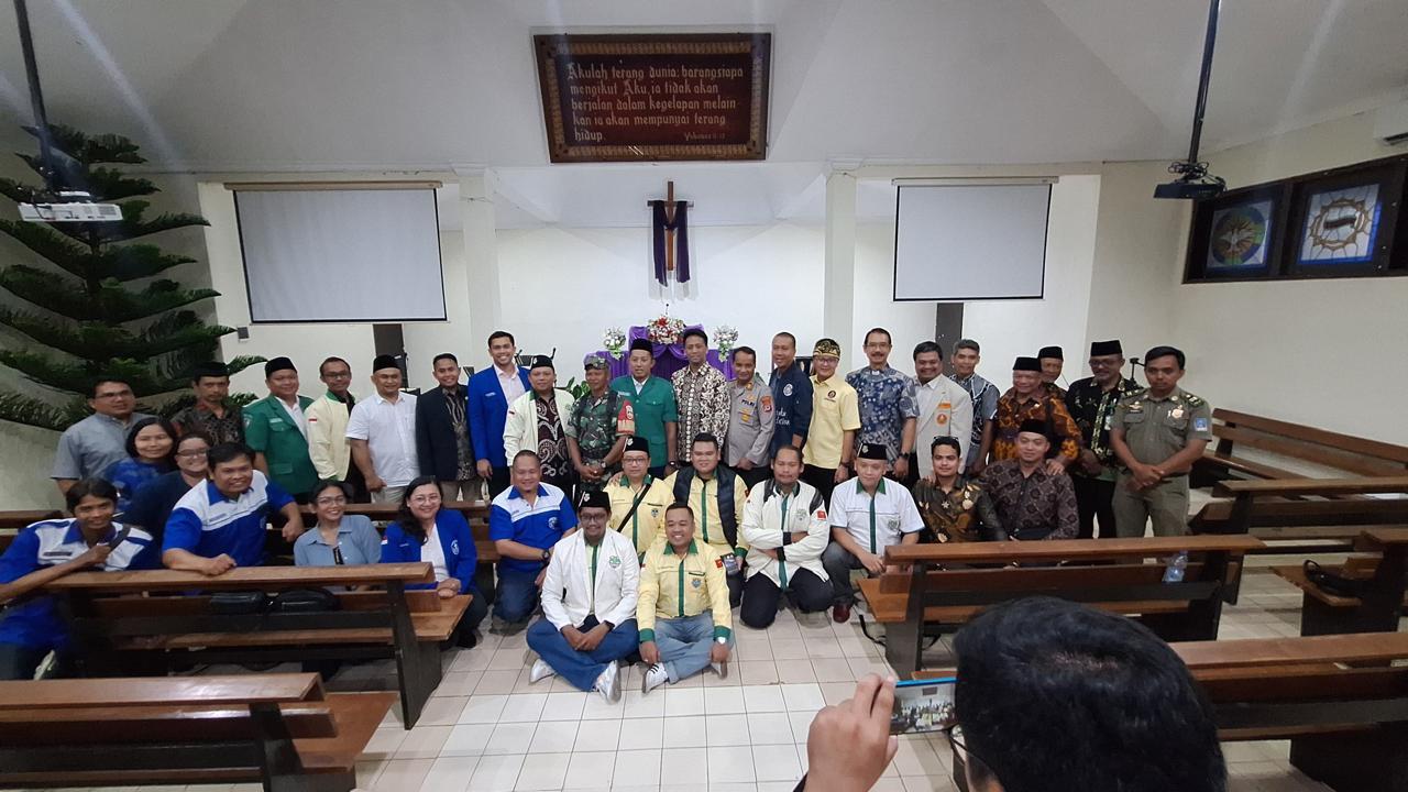 Foto-Bersama-Organisasi-Lintas-Iman.jpg