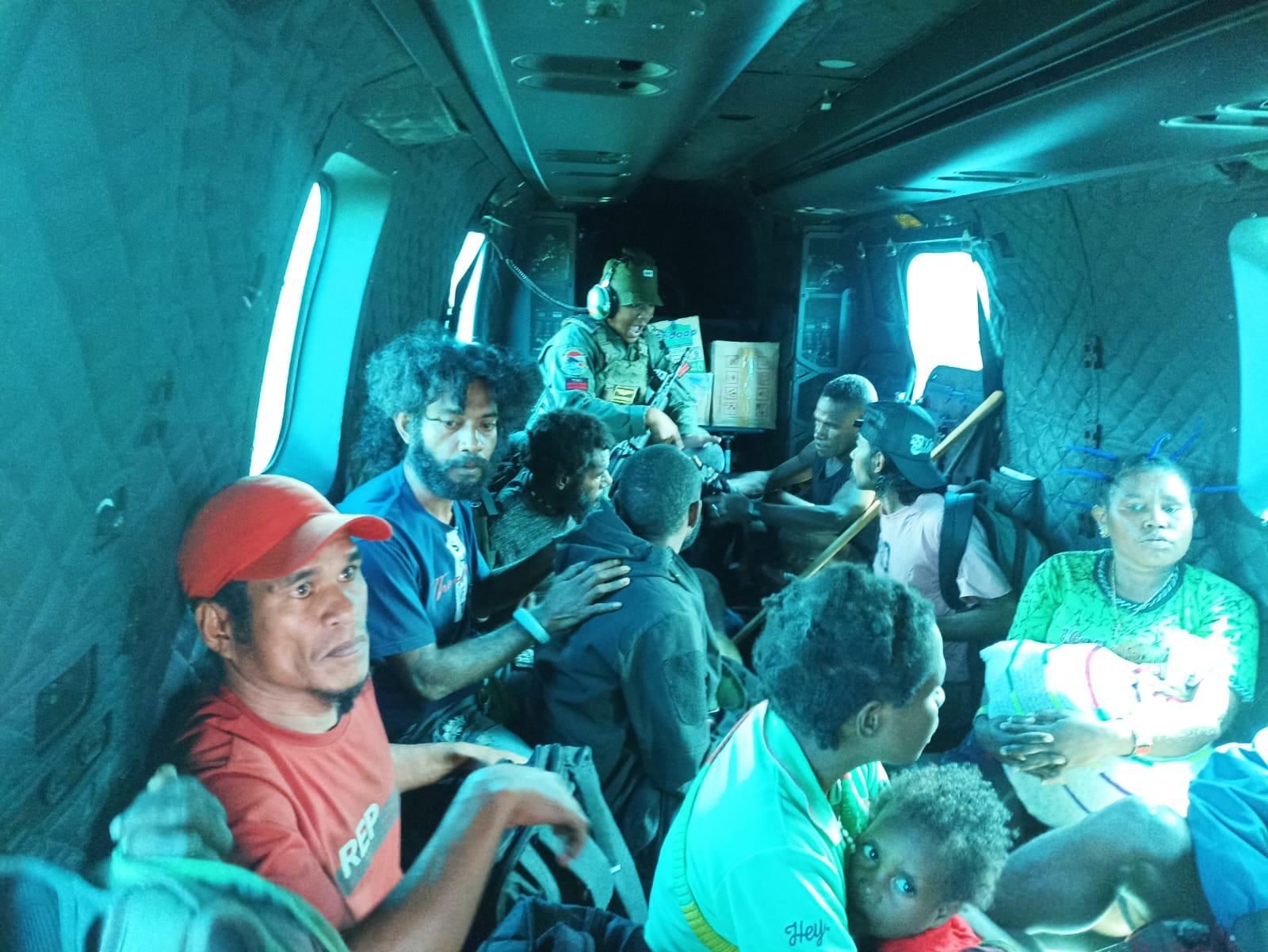 Gangguan-KKB-Tampak-warga-yang-dievakuasi-dari-Nduga-ke-Timika.jpg
