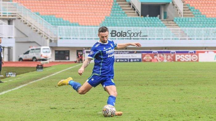 Gelandang-Persib-Bandung-Marc-Klok-Kamis-2322023.jpg