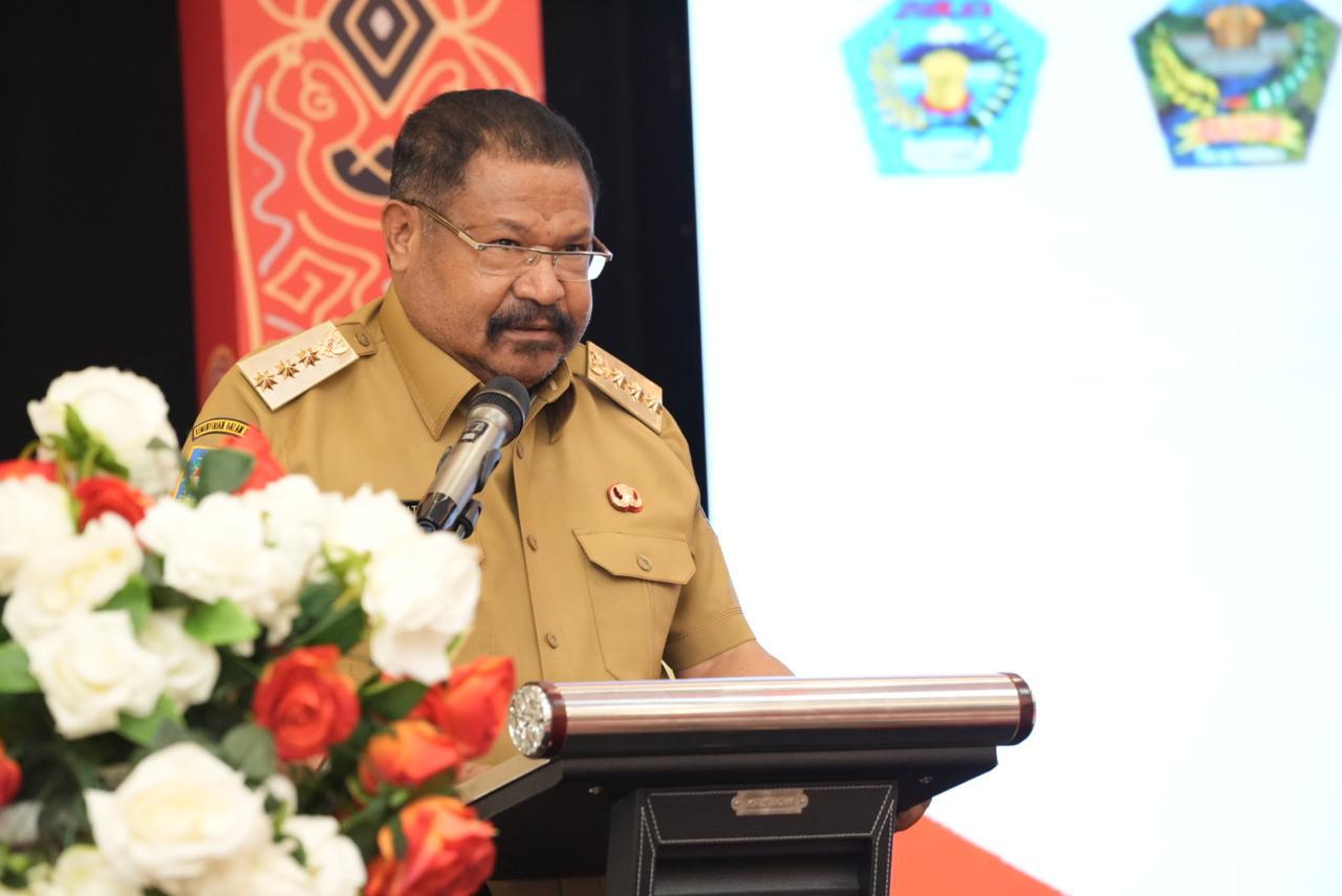 Gubernur-Papua-Pegunungan-Jahon-Tabo-memberikan-arahan-da.jpg