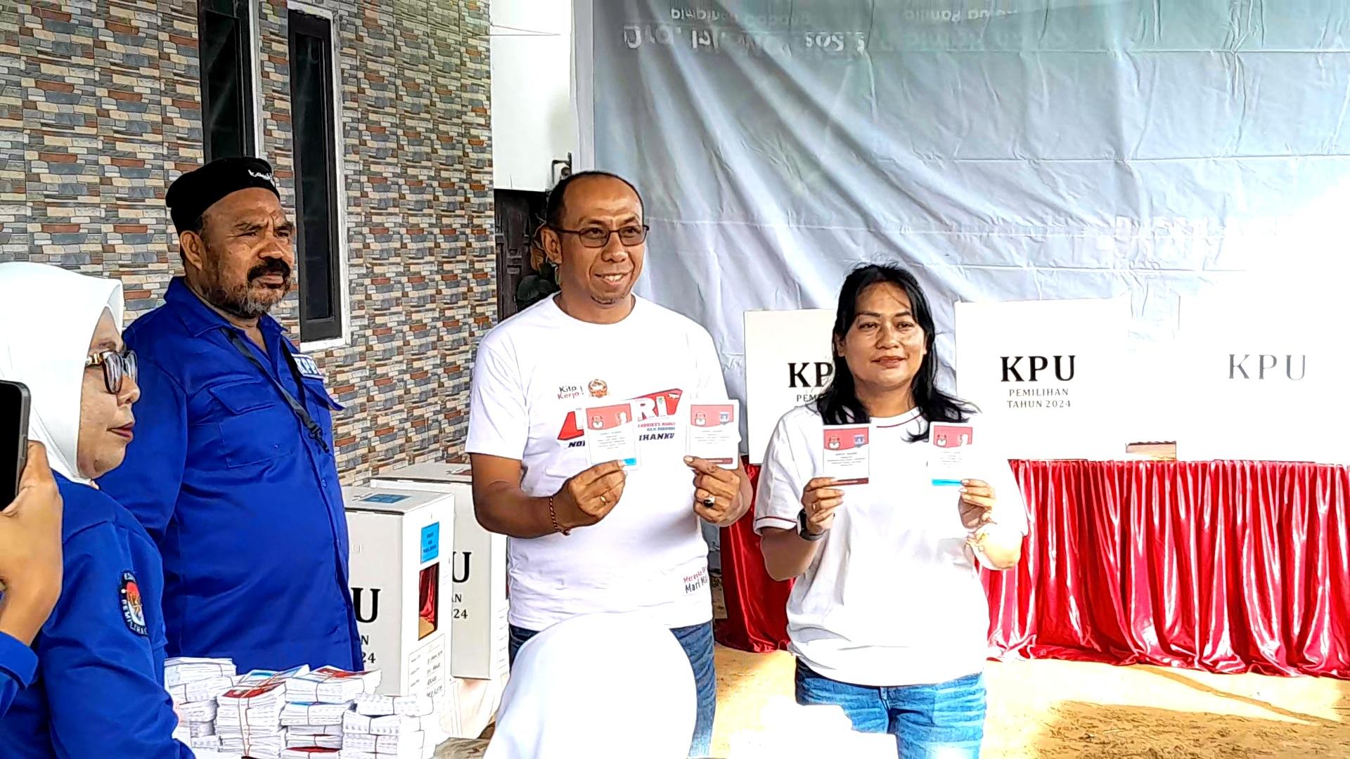 Dua Calon Bupati Merauke, Hendrikus Mahuse dan Yosep Bladib Gebze Coblos di TPS yang Sama