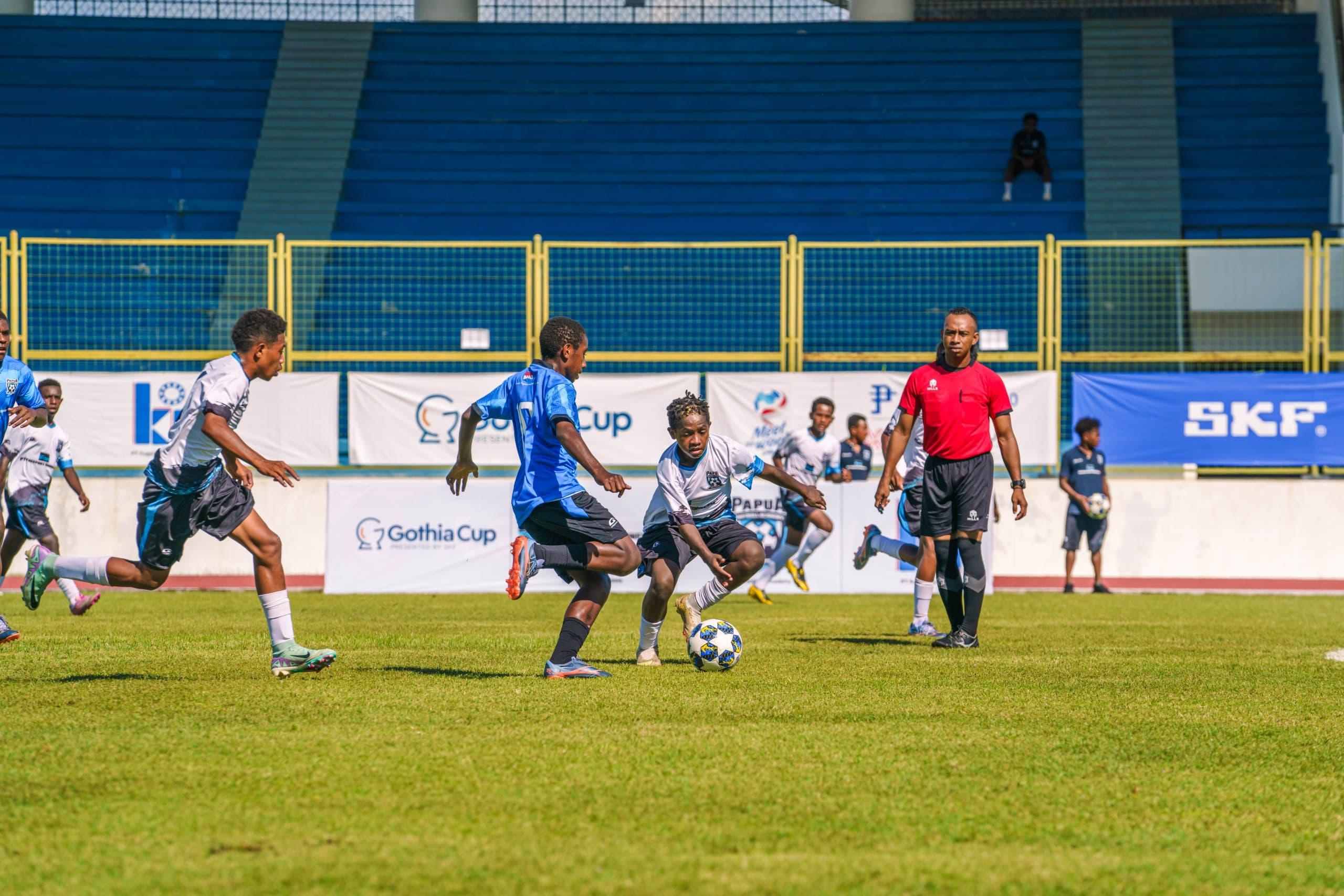 IN-BOLA-Papua-Football-Academy-mengge.jpg