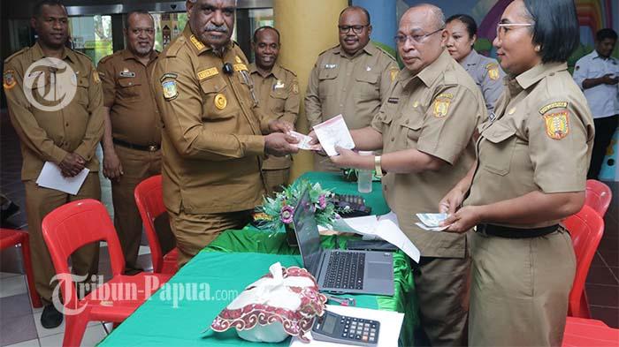 Pekan Layanan Dibuka, Abisai Rollo Ajak Warga Kota Jayapura Taat Bayar Pajak