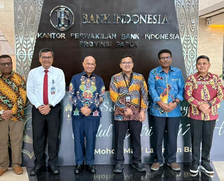 K-dan-BI-Bupati-Biak-Numfor.jpg