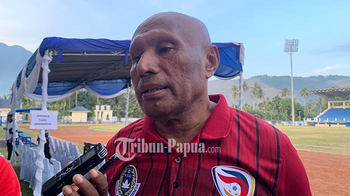 Ketua-Asprov-PSSI-Papua-Benhur-Tomi-Mano.jpg