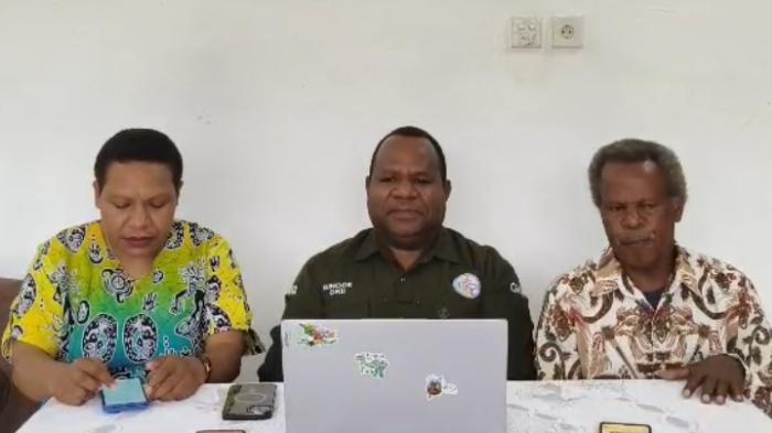 Kristina-Yeimo-Pdt-Dr-Hans-Wakerkwa-dan-Theo-Hesegem.jpg