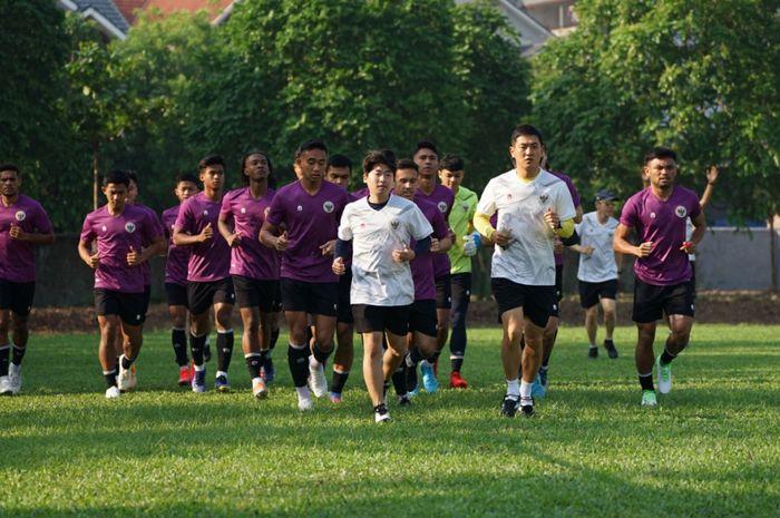 Latihan-timnas-U-23-Indonesia-di-Lapangan-Bai-Bang.jpg
