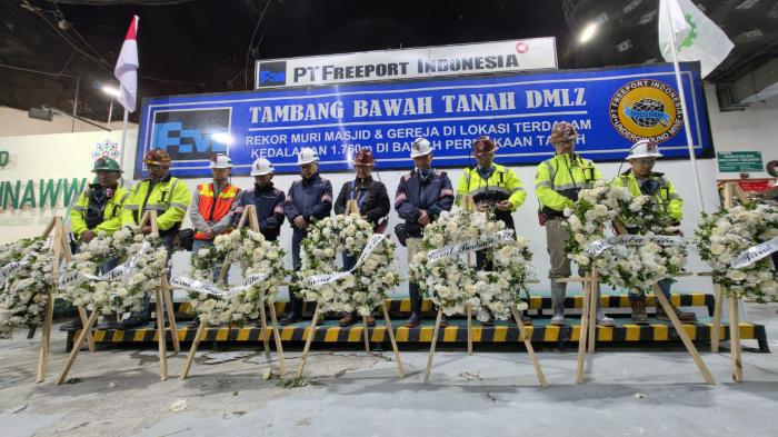 Manajemen-PTFI-saat-berdoa-bersama-dalam-memperingati-hari-ulang-tahun-ke-59.jpg