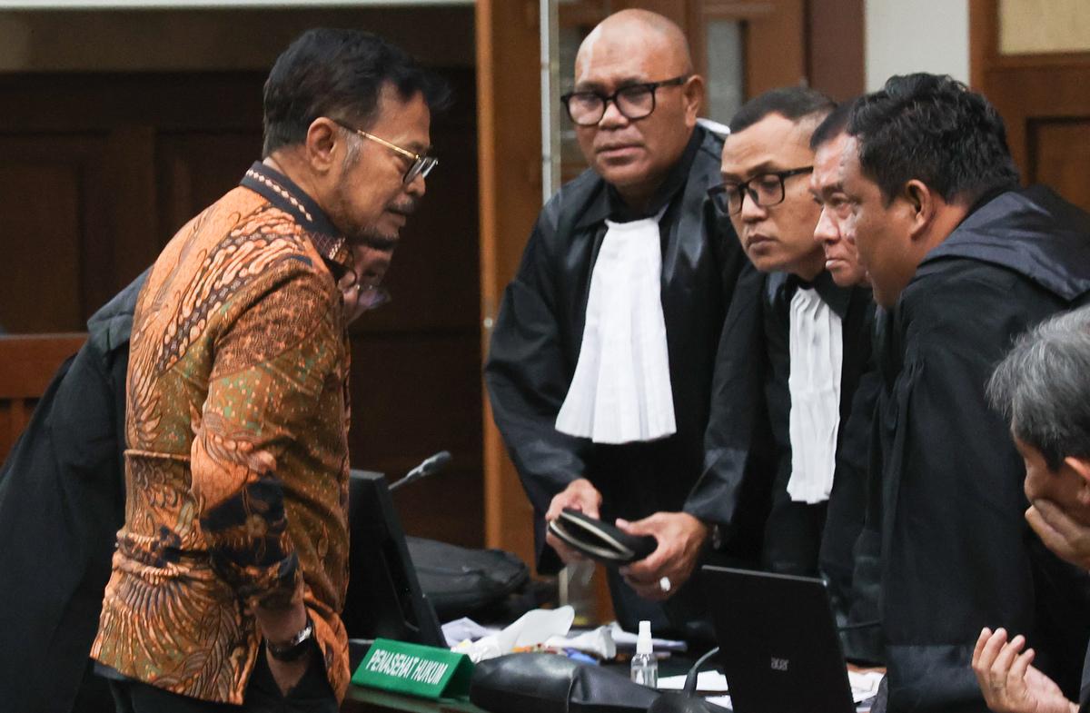 Mantan-menteri-pertanian-Syahrul-Yasin-Limpo-berdiskusi-s.jpg