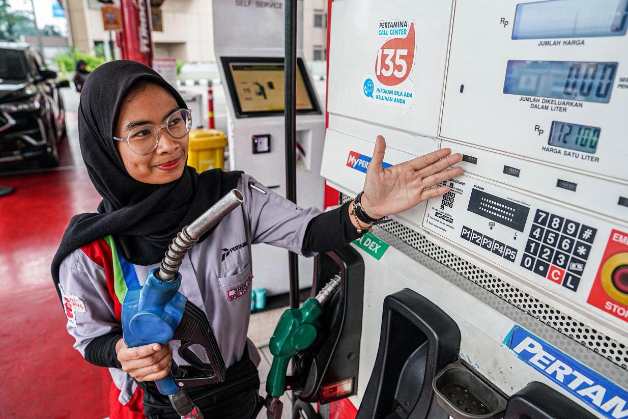 PERTAMINATURUNHARGA.jpg