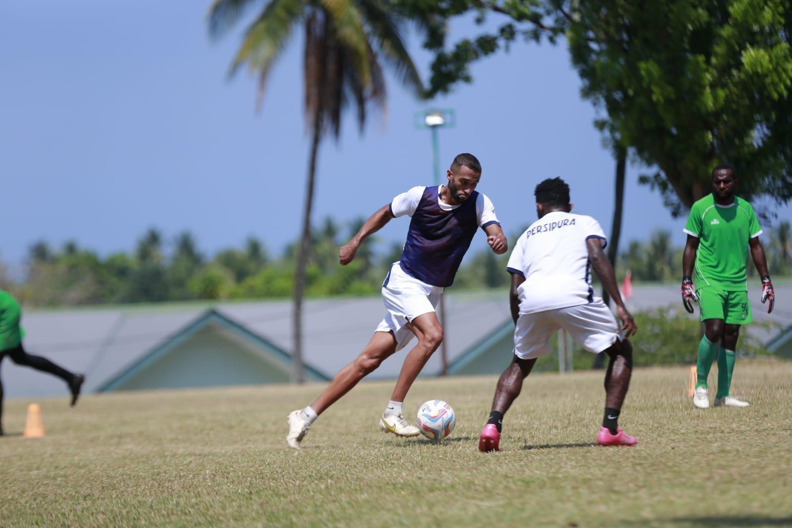 Para-pemain-Persipura-Jayapura-latihan-di-sebuah.jpg