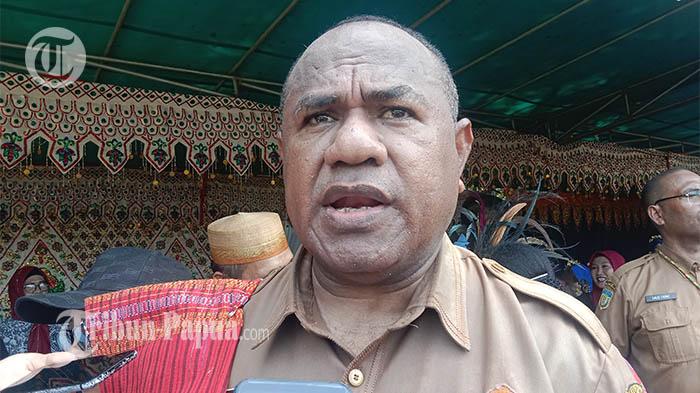 Pelaksana-Tugas-Plt-Kepala-Dinas-Pendidikan-Kabupaten-Jayapura-Ted-Mokay-dtg.jpg