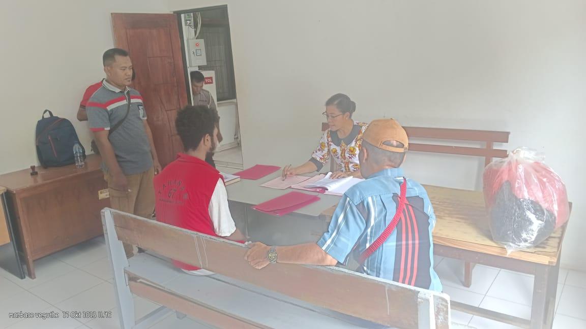 Pelaku-YF-21-tengah-saat-di-serahkan-di-Kejaksa.jpg
