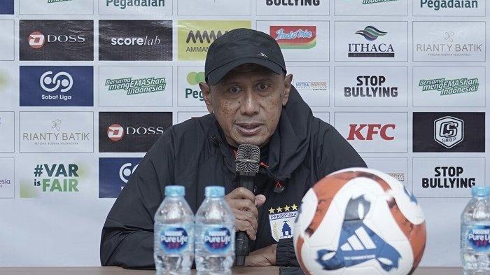 Pelatih-Persipura-Rahmad-Darmawan-saat-memberikan-keterangan-pers-Jumat-2022026.jpg