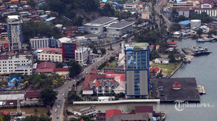 Pemandangan-kota-Jayapura-dilihat-dari-ketinggian-puncak-pemancar-Polimak.jpg