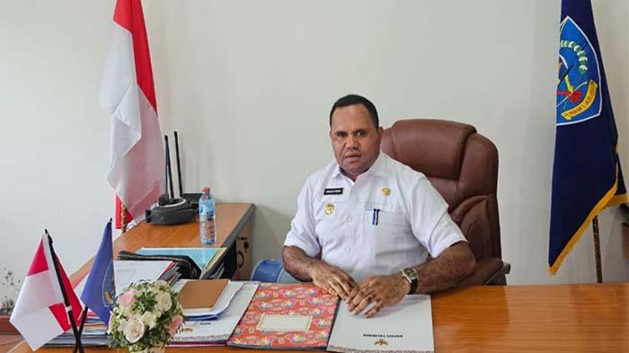 Penjabat-Bupati-Tolikara-Marthen-Kogoya-di-r.jpg