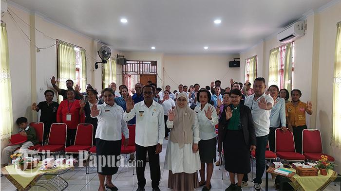 Penjabat-Wali-Kota-Jayapura-Frans-Pekey-ketika-mengalun.jpg