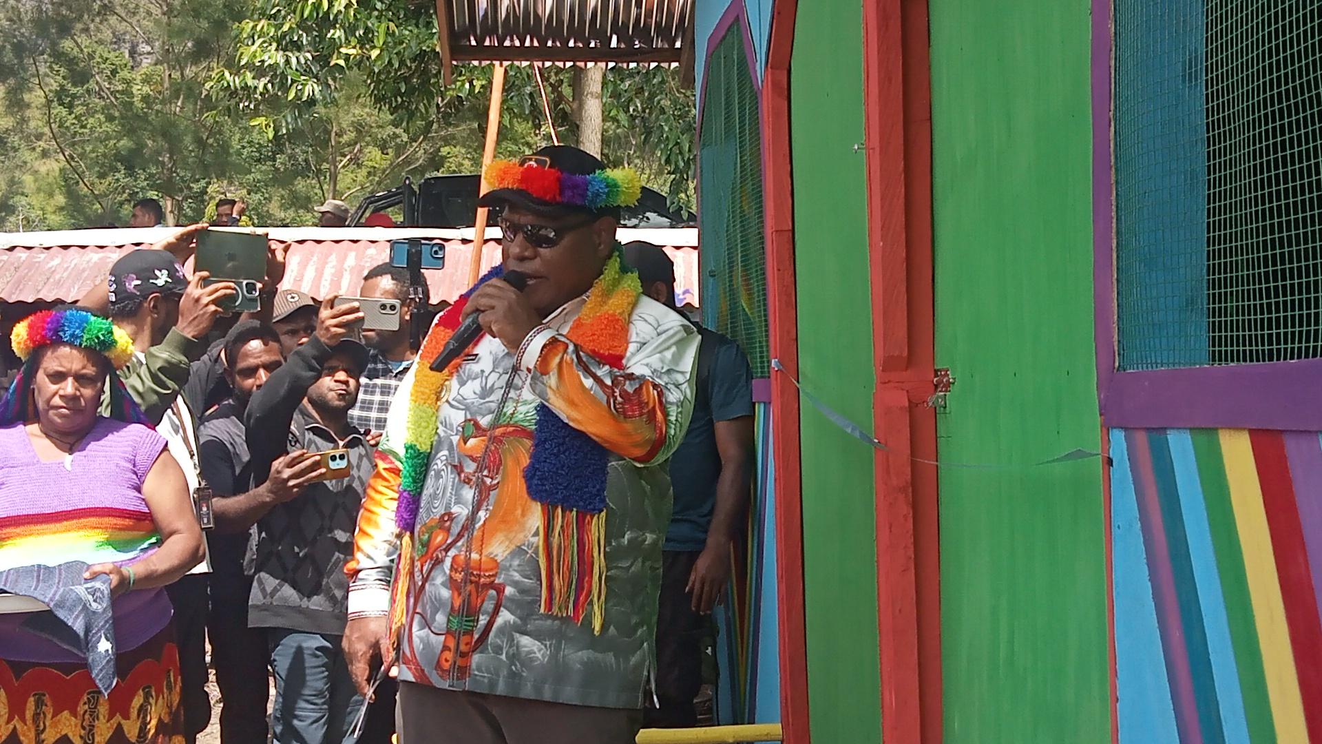 Peresmian-Gerai-Noken-Pelangi.jpg