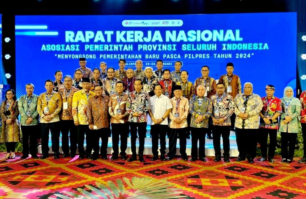 Plh-Gubernur-Papua-Ridwan-Rumasukun-saat-menghadiri-Rakernas-Asosiasi-Pemerintah.jpg