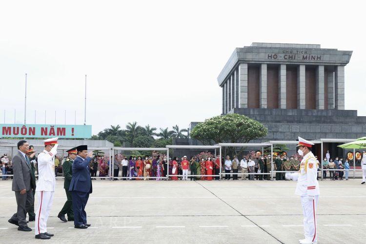 Prabowo-Subianto-berkesempatan-berziarah-ke-Mausoleum-Ho-Chi-Minh.jpg