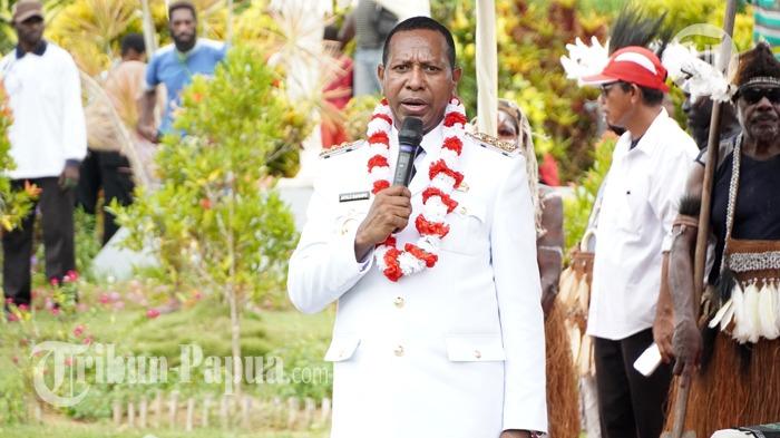 SAMBUTAN-Penjabat-Gubernur-Papua-Selatan-Apolo-Safanpo.jpg