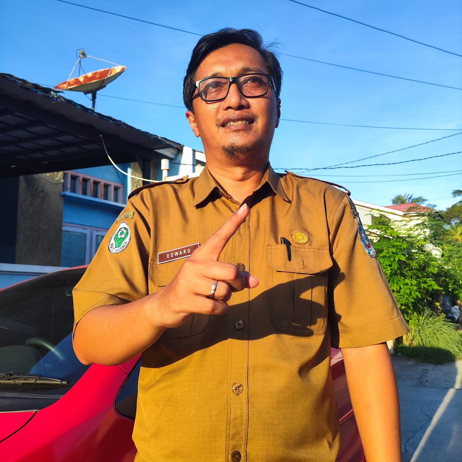 Sekertaris-Dinas-Kesehatan-Kabupaten-Jayapura-Edward-Sitohang-dfgdfg.jpg