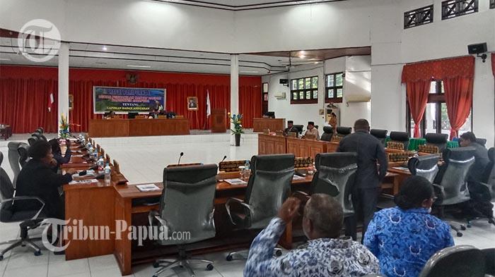 Suasana-Rapat-paripurna-II-Dewan-Perwakilan-Rakyat-Daerah.jpg