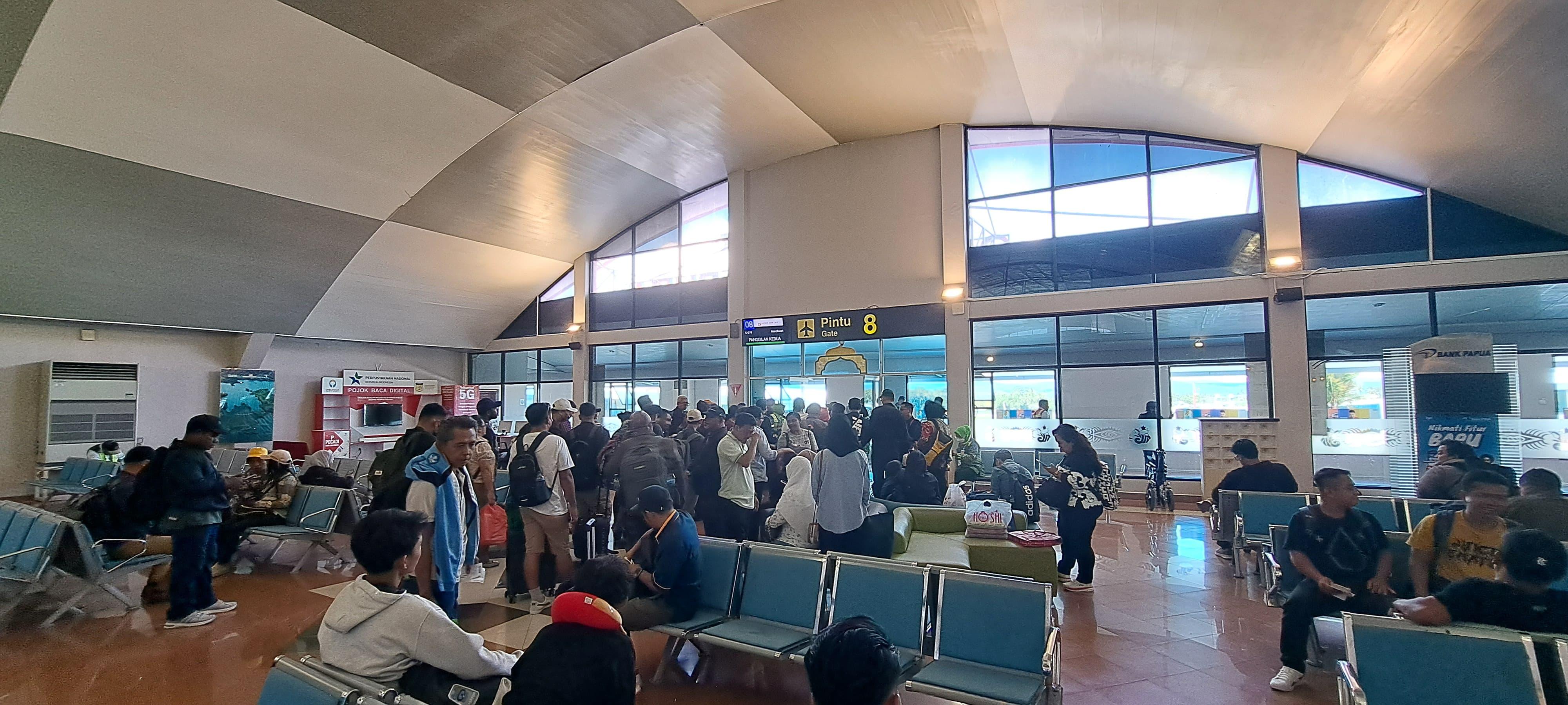 Suasana-ruang-tunggu-Bandara-Sentani-di-Sentani-Distrik-Sentani-Kabupaten-Jayapura-Papua.jpg