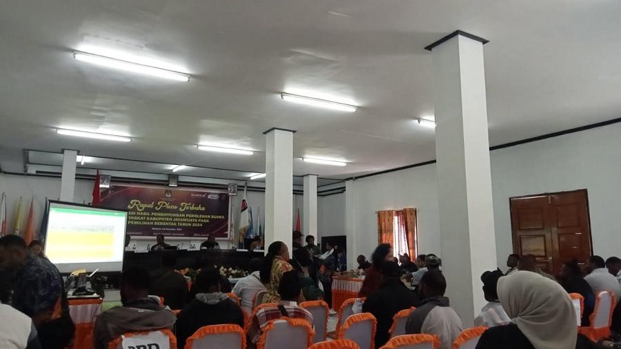 Suasana-saat-pembacaan-hasil-rekapitulasi-suara-dari-distrik-Asotipo.jpg