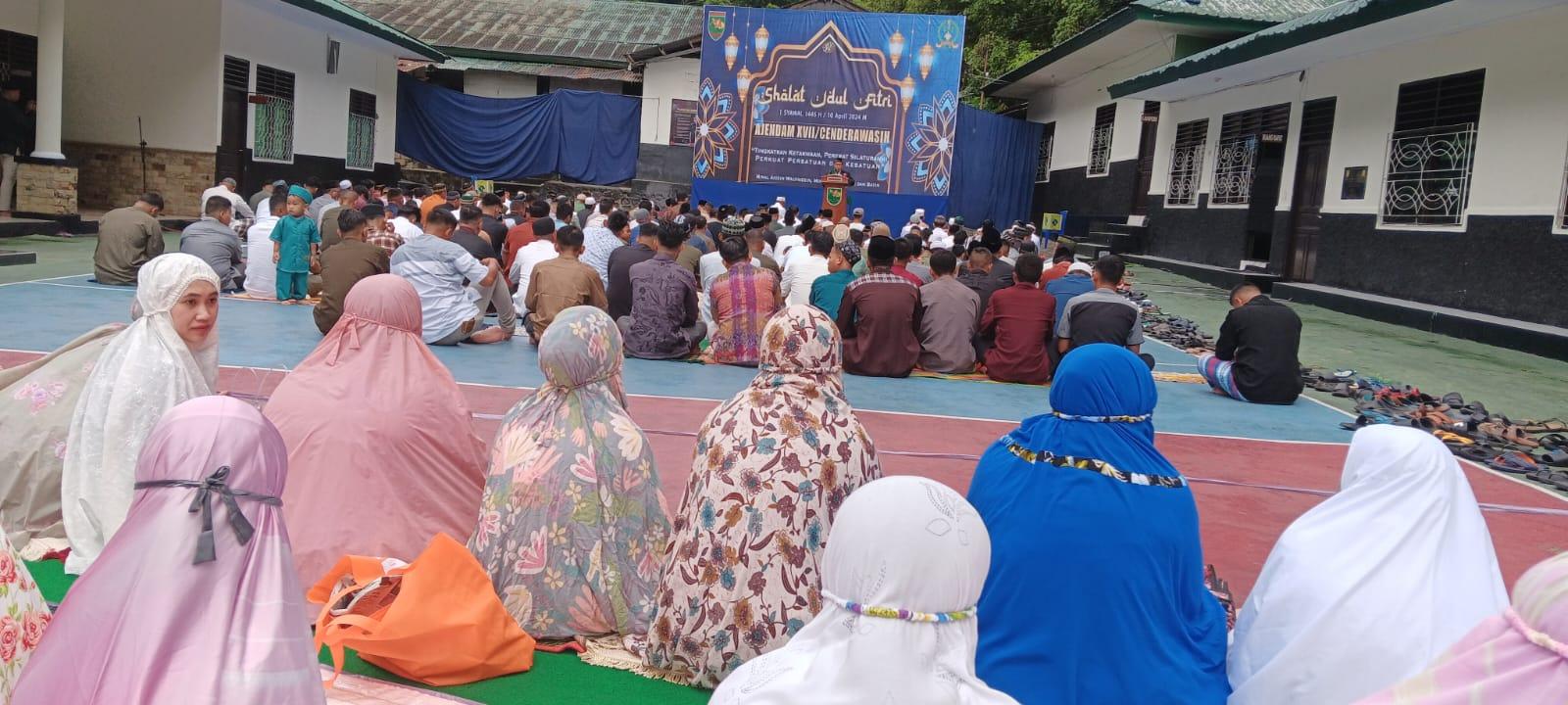 Suasana-sholat-Idul-Fitri-2024-di-pelataran-Mako-Ajenda.jpg