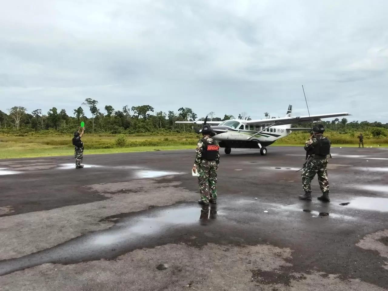 TNI-Pengamanan-di-Bandara-Boven-Digoel.jpg